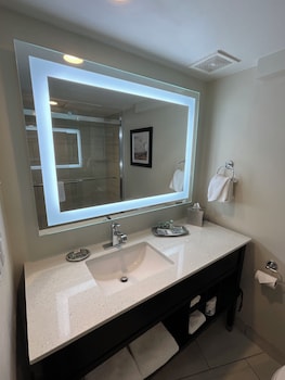 Suite, 1 King Bed, Non Smoking, Patio