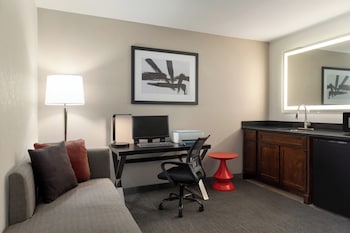Deluxe Suite, 1 King Bed, Non Smoking (1 Bedroom)