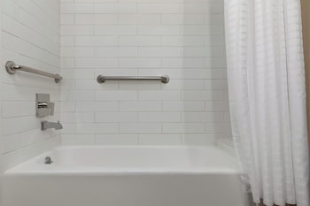Room, 2 Queen Beds, Accessible, Non Smoking (Mobility/Hearing,roll-in shwr)