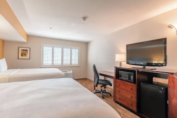 Standard Room, 2 Queen Beds, Microwave