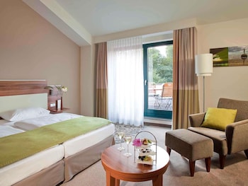 Privilege, Room, 1 Queen Bed, Balcony