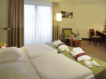 Privilege, Room, 1 Queen Bed