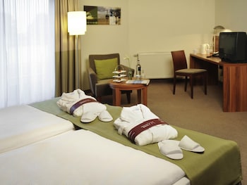 Standard Room, 1 King Bed