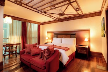 Premium Room, 1 King Bed, Pool View