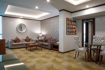 Suite, 1 Bedroom, Pool View (Dining)