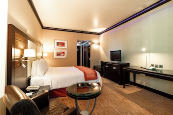 Standard Room, 1 King Bed, Pool View