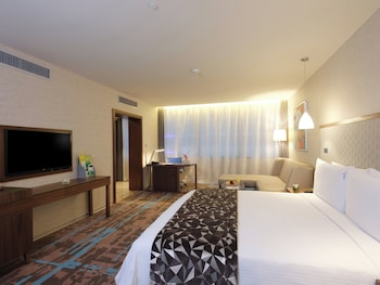 Premium Room, 1 King Bed (Minibar)