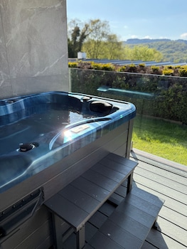 Cosy double with Hot Tub (for adults only)
