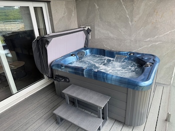 Junior Suite with Hot tub (for adults only)