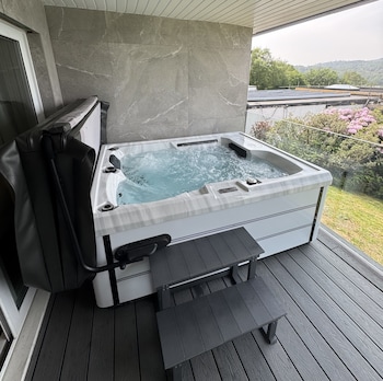 Superior Double Room with Hot Tub (for adults only)