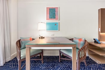 Junior Suite, 1 King Bed, Beach View