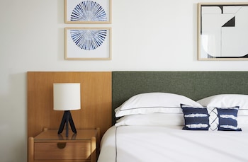 Room (Essential)
