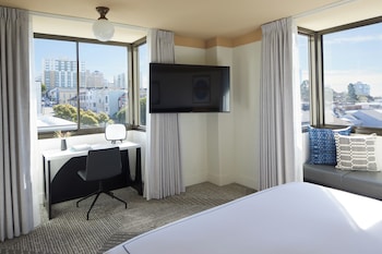 Room, 1 King Bed, Corner (Spa)