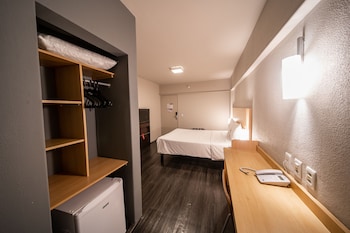 Standard Room, 1 Queen Bed