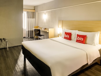 Executive Double partial Sea View apartment with Queen-Size Bed