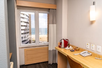 Executive Double partial Sea View apartment with Queen-Size Bed