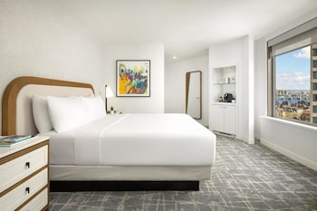 Room, 1 King Bed (Skyline View)