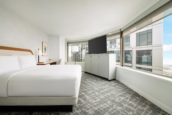 Room, 1 King Bed (Skyline View)