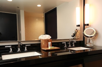 Suite, 1 Bedroom, City View