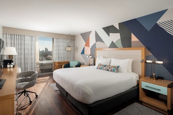 Room, 1 King Bed, Non Smoking (Mobility/Hearing Accessible, Tub)