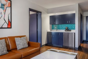 Suite, 1 Bedroom, City View