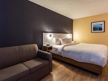 Room 1 King Bed, 1st Floor