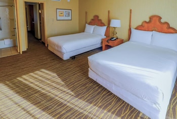 Deluxe Room, 2 Double Beds, Non Smoking, Refrigerator & Microwave