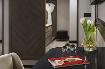 Junior Suite (The Level Lounge Acces)