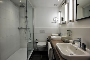 Standard Room, 1 Queen Bed