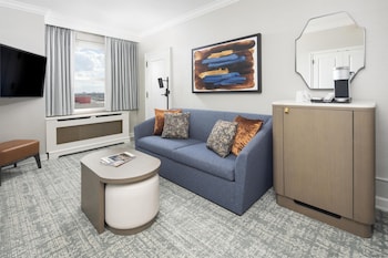 Parlor, Junior Suite, 1 King Bed