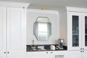 Parlor, Junior Suite, 1 King Bed