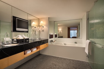 Suite (Meiji)