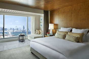 Club Room, 1 King Bed, Harbor View