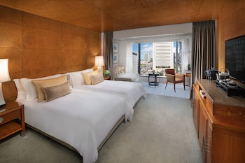 Twin Room (Statue Square View)
