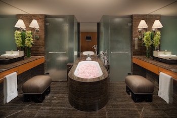 Mandarin, Club Room, 1 King Bed