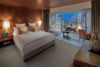 Club Room, 1 King Bed, Harbor View