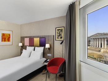 Basic Double Room, 1 Double Bed, Museum View