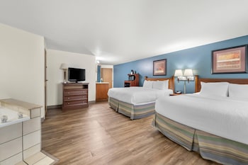 Standard Room, 2 Queen Beds, Non Smoking, Jetted Tub