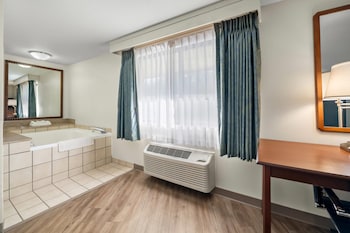 Suite, 1 King Bed with Sofa bed, Accessible, Non Smoking