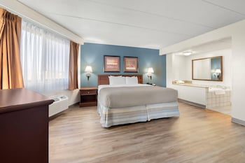 Suite, 1 King Bed, Non Smoking, Jetted Tub