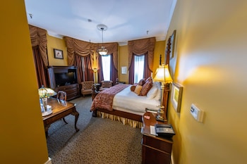 Signature Suite, 1 King Bed (William Morris)