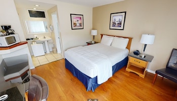 Standard Room, 1 Queen Bed Ground Floor (1 Queen Bed Nonsmoking)