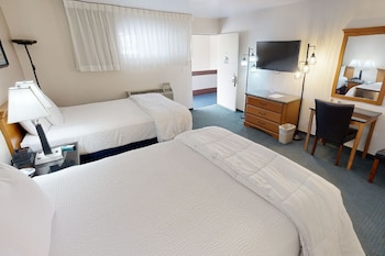 Standard Room, 2 Double Beds Upstairs (2 Double Beds Nonsmoking)