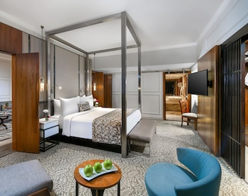 Deluxe Suite, City View