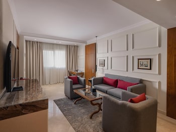 Deluxe Suite, City View