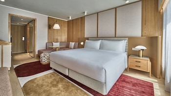 Premium Room, 1 King Bed