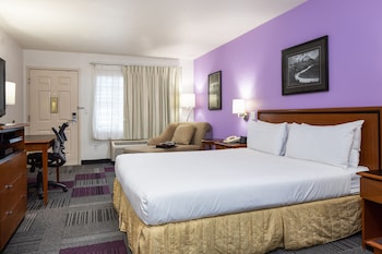 Deluxe Room, 1 King Bed, Accessible, Bathtub