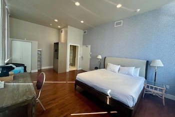 Premier Room, 1 King Bed, Non Smoking, City View