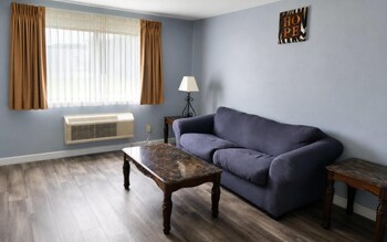 Suite, 1 King Bed, Non Smoking