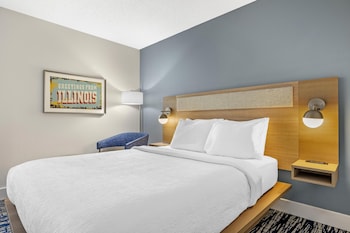 Standard Room, 1 King Bed, Non Smoking (Pet Friendly)